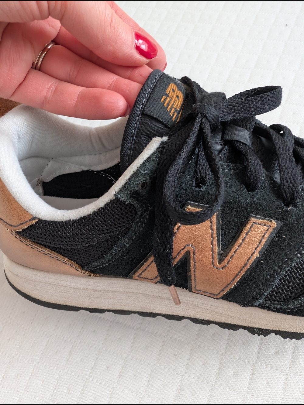 New Balance Womens 520 WL520SNC Black Rose Gold Sneakers Size 7.5 Suede Retro - Picture 15 of 16